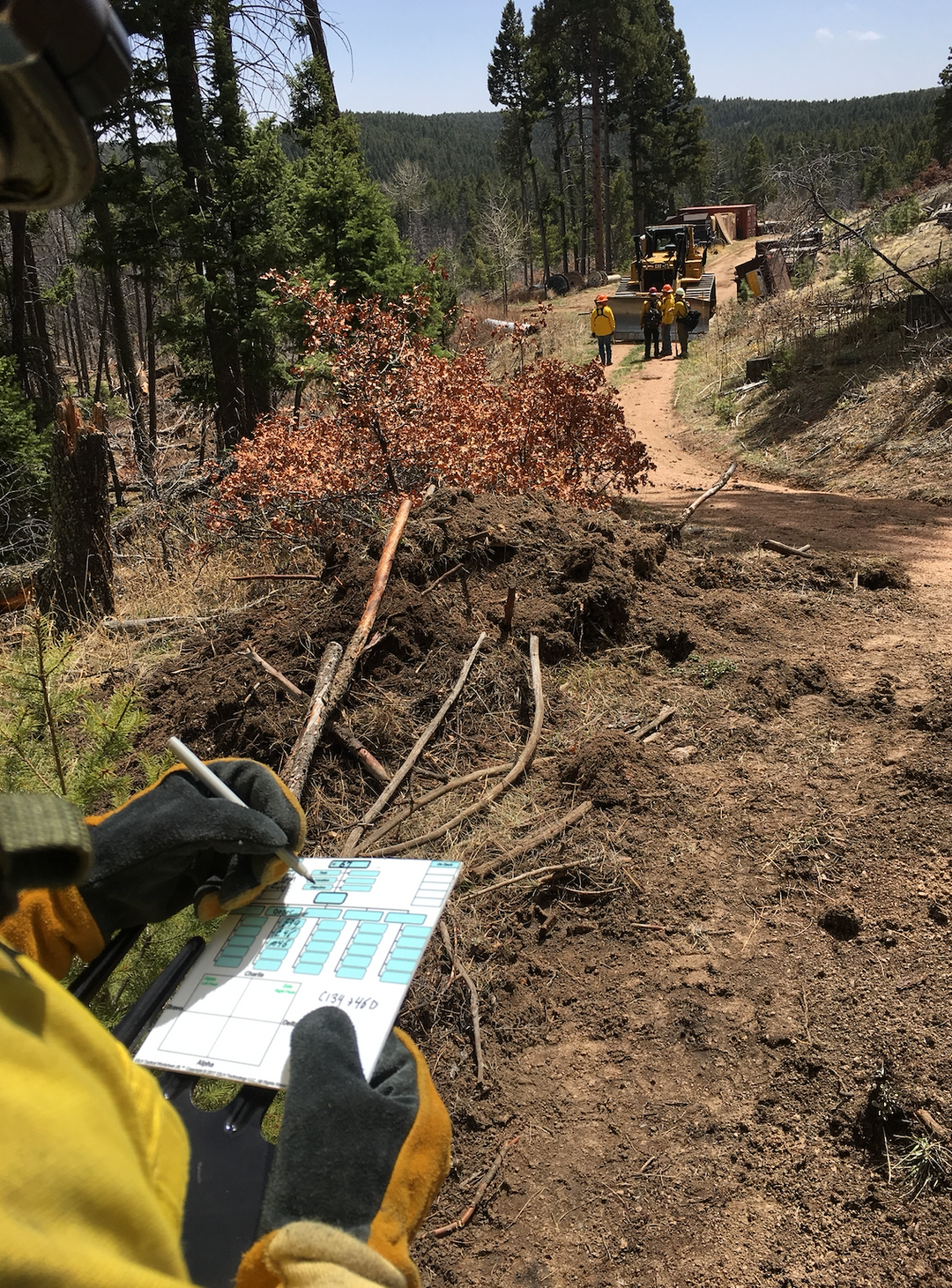 Division supervisor using IDLH Tactical Worksheet JR Incident Command Board 